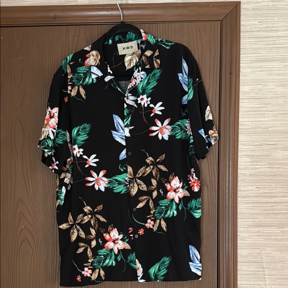 HWD NWOT Rayon Men's Black Floral Shirt